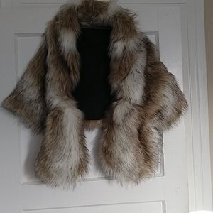 Caracilia fake fur shawl